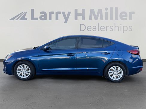 Used 2020 Hyundai Elantra SE image 2