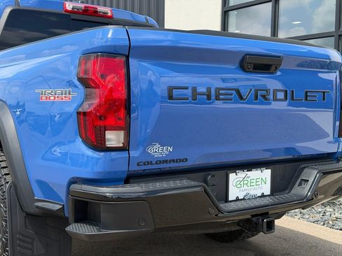 Used 2025 Chevrolet Colorado Trail Boss AWD/4WD image 9