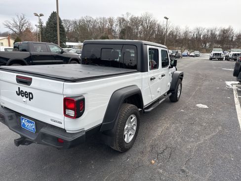 Used 2020 Jeep Gladiator Sport w/ Quick Order Package 24S image 7