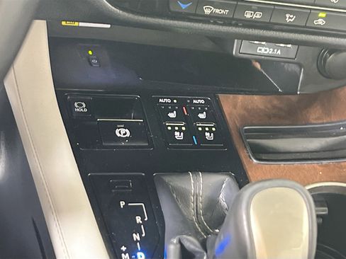 Used 2021 Lexus RX 350L Premium w/ Premium Package image 19