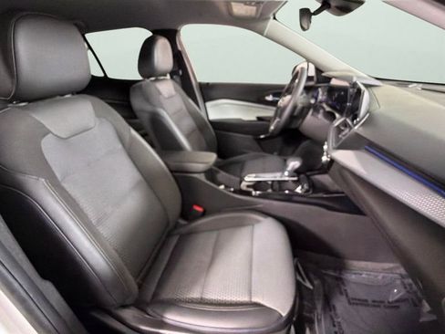 Certified 2025 Chevrolet Trax LT w/ Driver Confidence Package FWD image 33