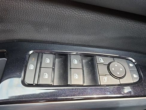 Used 2024 Nissan Pathfinder SL w/ SL Premium Package FWD image 30