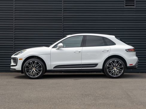 Certified 2026 Porsche Macan AWD/4WD image 2