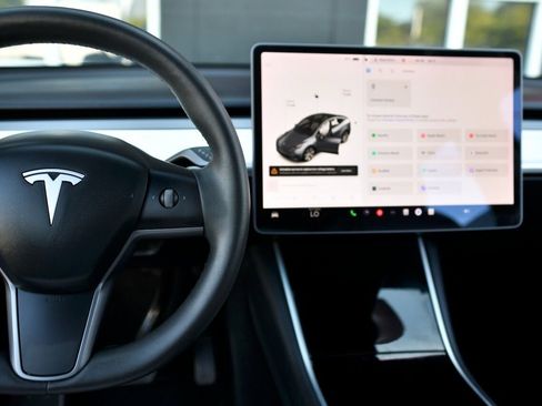 Used 2021 Tesla Model Y Long Range image 23