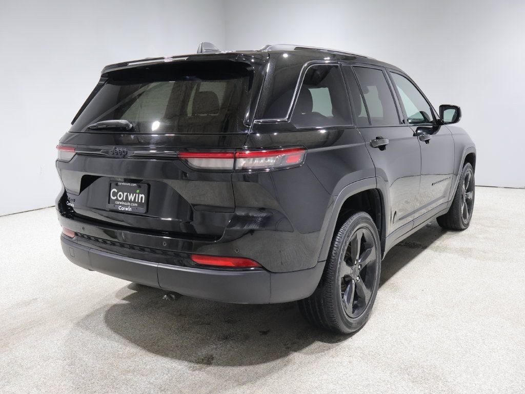 Certified 2023 Jeep Grand Cherokee Altitude AWD/4WD image 3