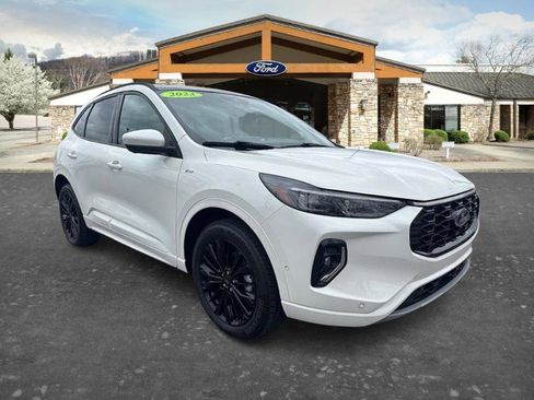 Used 2023 Ford Escape ST-Line Elite w/ Premium Technology Package image 2