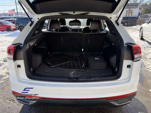 Used 2022 Volkswagen Atlas Cross Sport SE image 10