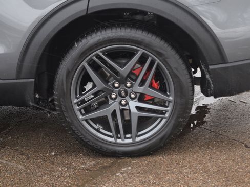 Used 2025 Ford Explorer ST image 29