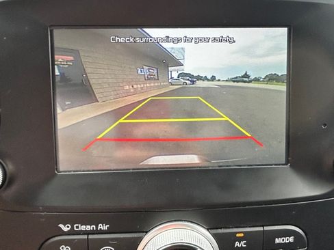 Used 2018 Kia Soul + FWD image 18