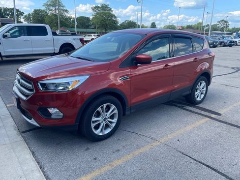 Used 2019 Ford Escape SE FWD image 1