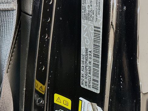 Used 2023 Jeep Wrangler Unlimited Sahara w/ Cold Weather Group AWD/4WD image 12