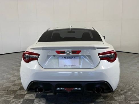 Used 2017 Toyota 86 RWD image 5