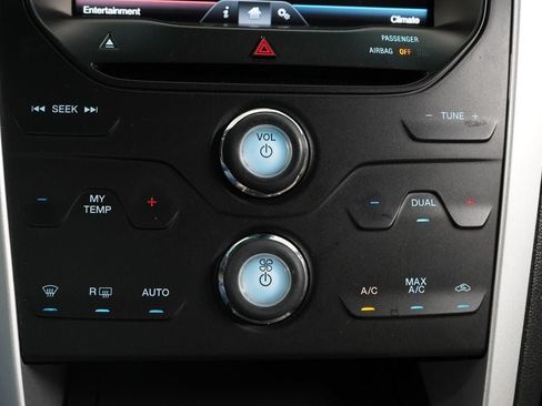 Used 2015 Ford Explorer XLT w/ Equipment Group 202B FWD image 21