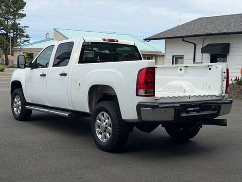 Used 2014 GMC Sierra 2500 SLE w/ SLE Preferred Package AWD/4WD image 9