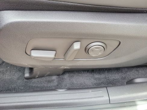 New 2026 Kia Carnival EX FWD image 24