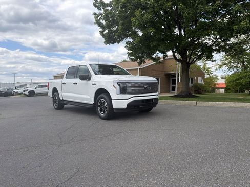 Used 2022 Ford F150 Lightning XLT w/ Tow Technology Package AWD/4WD image 18