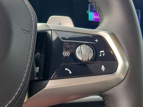 Used 2023 BMW 760i xDrive image 29