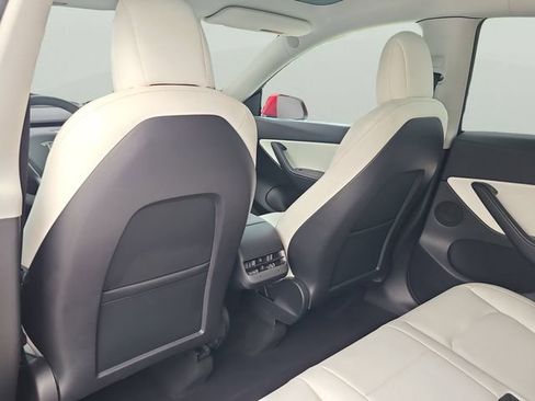 Used 2022 Tesla Model Y Performance AWD/4WD image 16