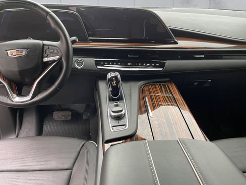 Used 2024 Cadillac Escalade Premium Luxury image 11