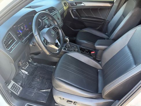 Used 2022 Volkswagen Tiguan SE R-Line image 10