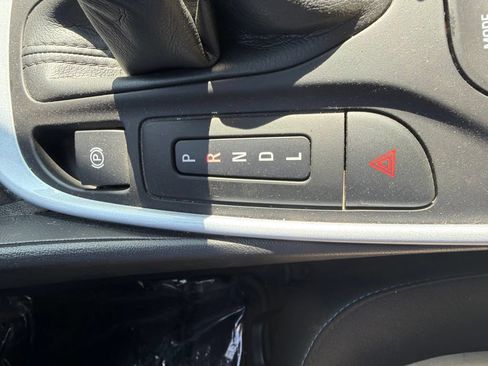 Used 2019 Chevrolet Volt LT FWD image 21