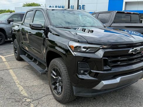 Certified 2025 Chevrolet Colorado Z71 w/ Midnight Edition AWD/4WD image 9