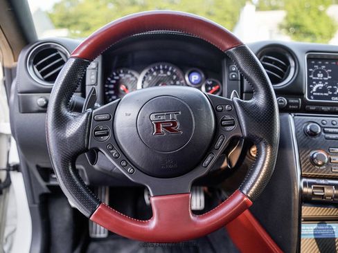 Used 2016 Nissan GT-R Premium AWD/4WD image 36