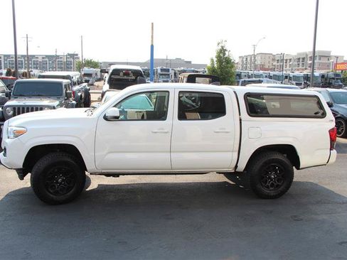Used 2021 Toyota Tacoma SR AWD/4WD image 5