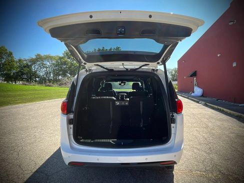 Used 2018 Chrysler Pacifica Touring-L Plus w/ Advanced Safetytec Group FWD image 25