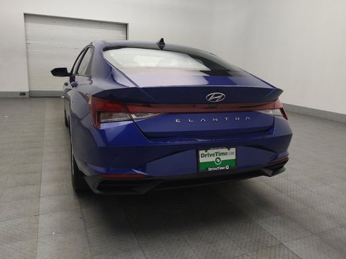 Used 2023 Hyundai Elantra SE w/ Preferred Accessory Package image 6