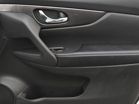 Used 2018 Nissan Rogue S w/ S Value Package FWD image 19