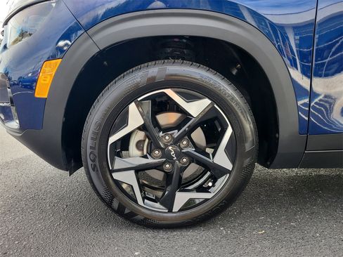 Used 2024 Kia Seltos EX image 10