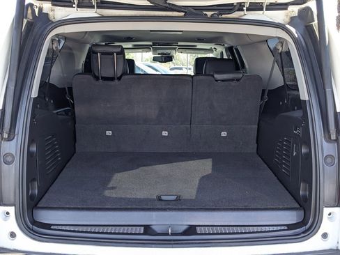 Used 2020 Chevrolet Suburban LT image 13