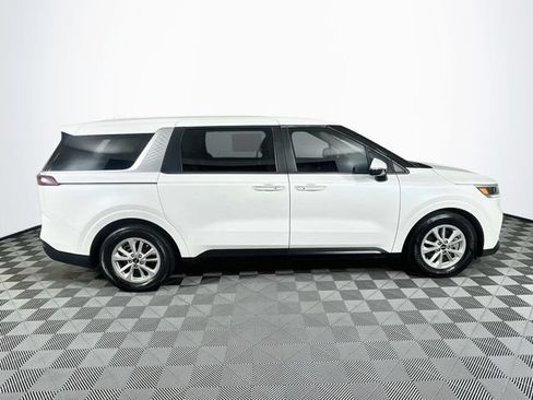 Used 2023 Kia Carnival LX FWD image 9