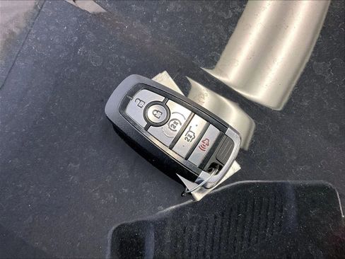 Used 2023 Ford Edge SEL w/ Convenience Package image 9