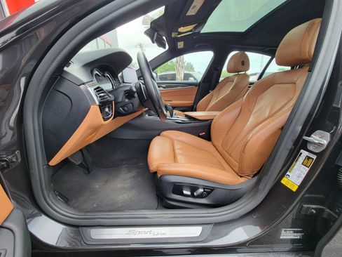Used 2019 BMW 530i w/ Convenience Package RWD image 10