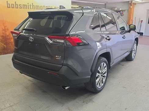 Used 2019 Toyota RAV4 XLE Premium w/ Cold Weather Package AWD/4WD image 20
