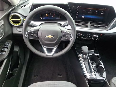 Used 2024 Chevrolet Trax LT w/ Driver Confidence Package image 12