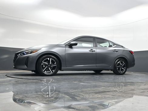 Used 2025 Nissan Sentra SV image 29