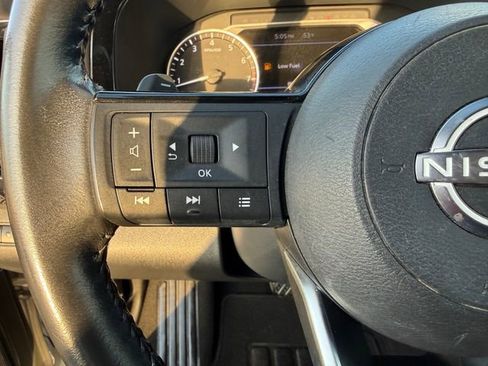 Used 2022 Nissan Pathfinder SV w/ SV Premium Package image 17