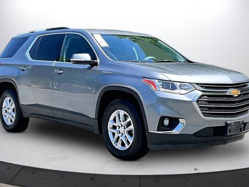 Used 2018 Chevrolet Traverse LT FWD image 2