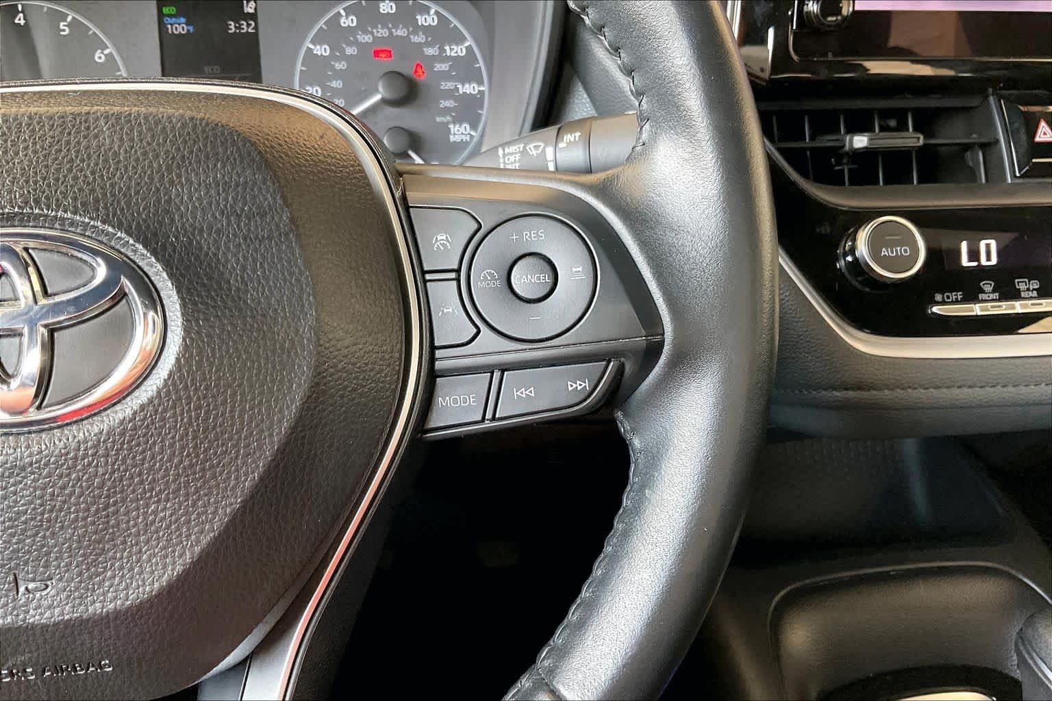 Used 2025 Toyota Corolla SE FWD image 25