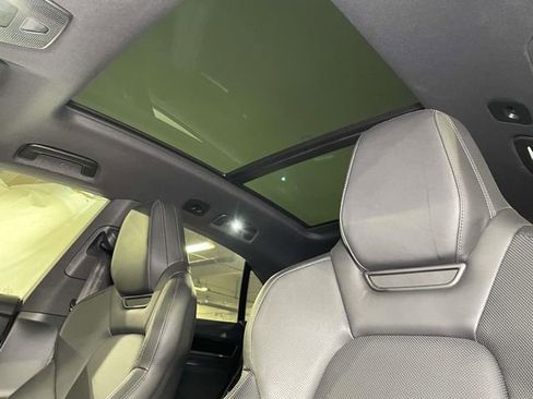 Certified 2025 Porsche Macan 4 Electric image 18