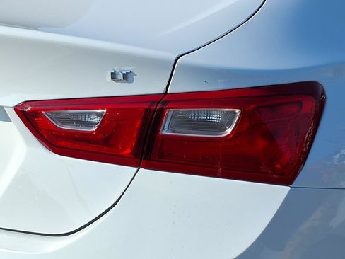Used 2025 Chevrolet Malibu LT FWD image 23