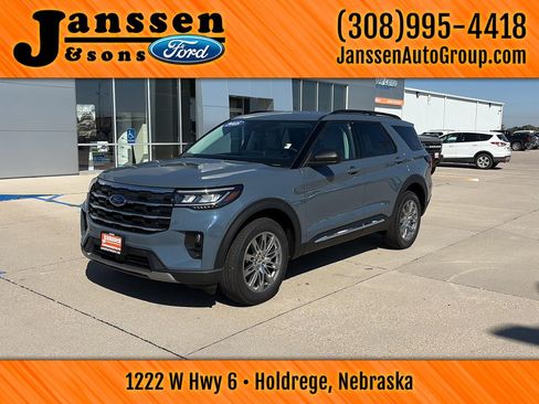 New 2025 Ford Explorer Active w/ Active Comfort Package image 2