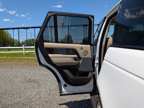 Used 2019 Land Rover Range Rover HSE AWD/4WD image 11