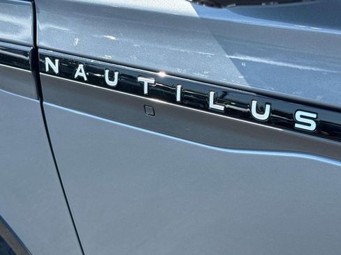 Used 2025 Lincoln Nautilus Reserve w/ Jet Appearance Package image 8