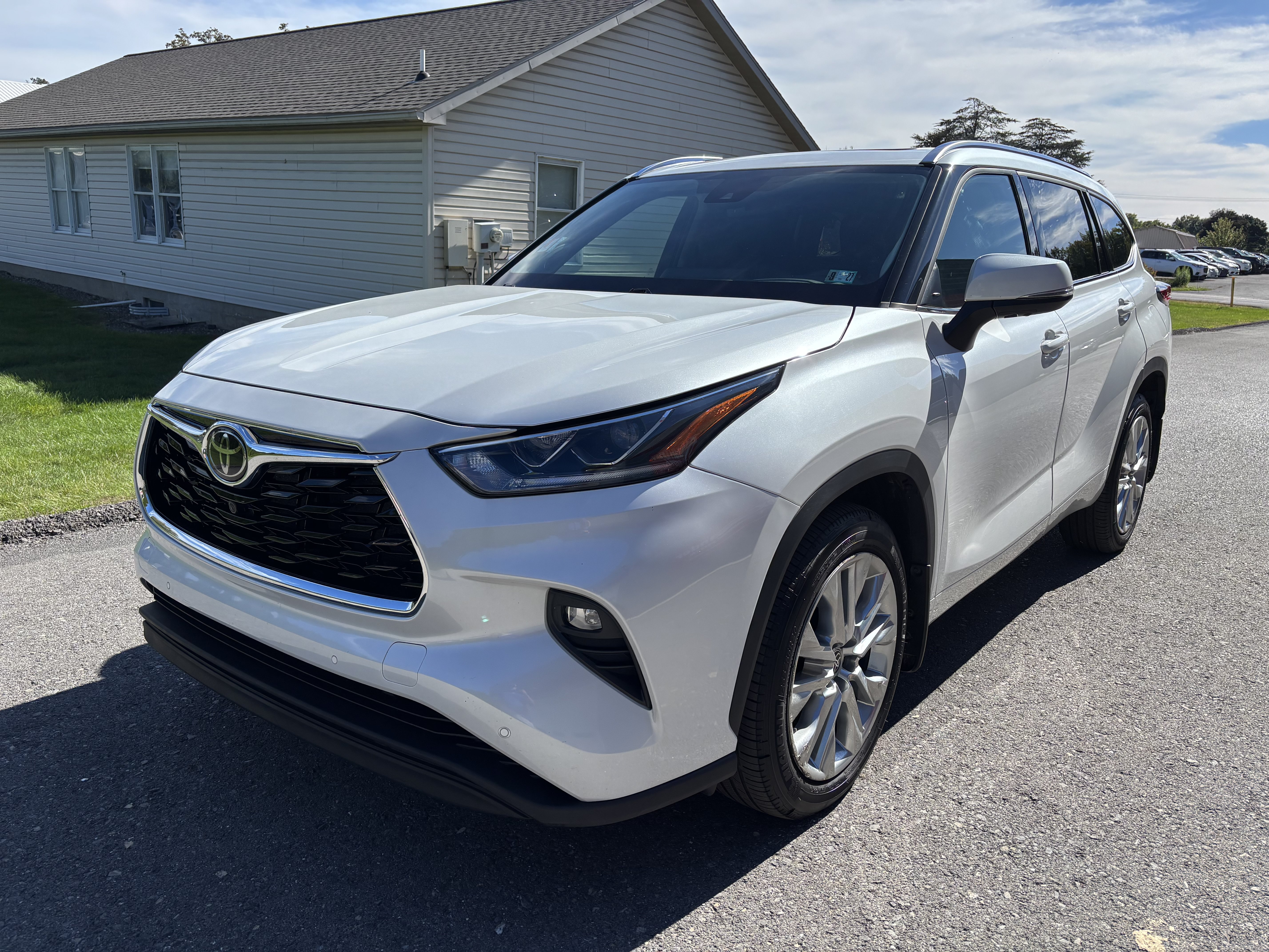 Used 2022 Toyota Highlander Limited AWD/4WD image 8