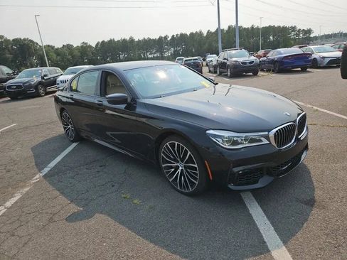 Used 2018 BMW 750i w/ M Sport Package RWD image 5