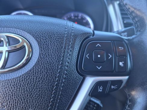 Used 2018 Toyota Highlander XLE image 22